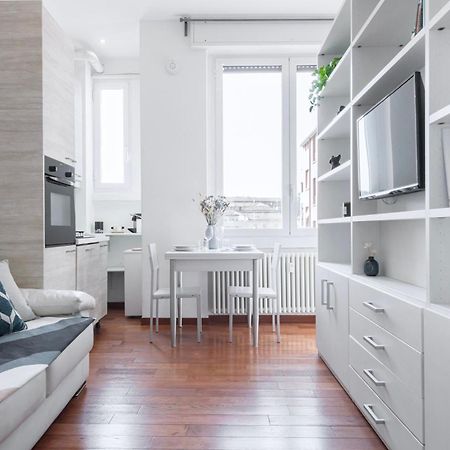 Nice And Cozy Studio In Porta Romana By Easylife 米兰 外观 照片